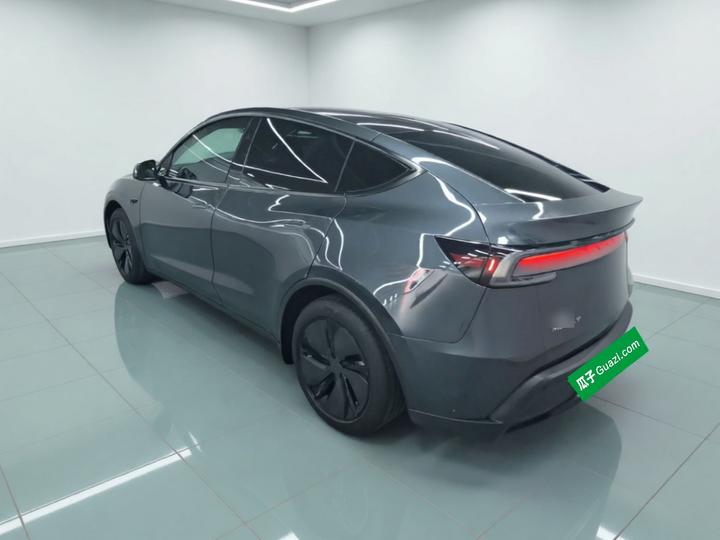 Model Y 2025 RWD photo 4