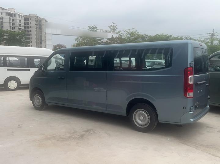V 2025 V8E - 350km photo 4