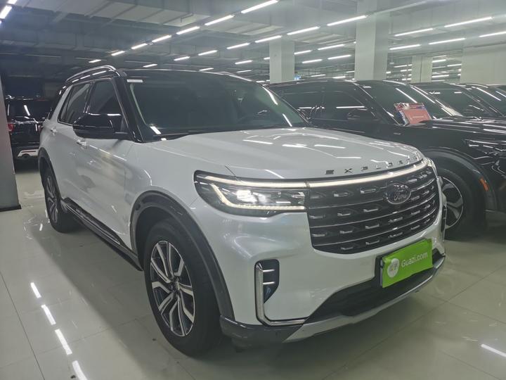 Explorer 2023 EcoBoost 285 AWD Titanium 6-Seater photo 3