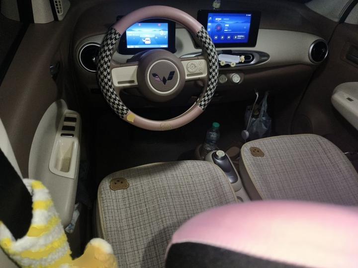 Hongguang MINIEV 2025 4th Gen 4-Door photo 5