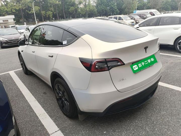 Model Y 2024 RWD photo 4