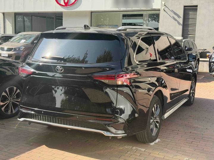 Granvia 2024 2.5L Hybrid Premium PLUS AWD photo 6