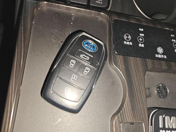 Sienna 2023 2.5L Hybrid Premium photo 8