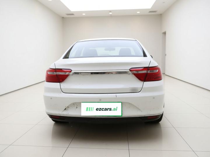 Vision 2018 1.5L AT photo 3