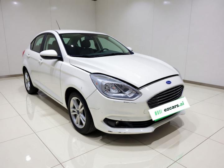 Escort 2019 1.5L AT photo 3