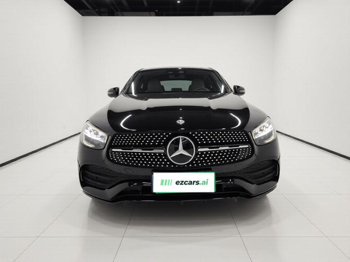 GLC Coupe 2022 Facelift GLC 260 4MATIC Coupe SUV photo 2