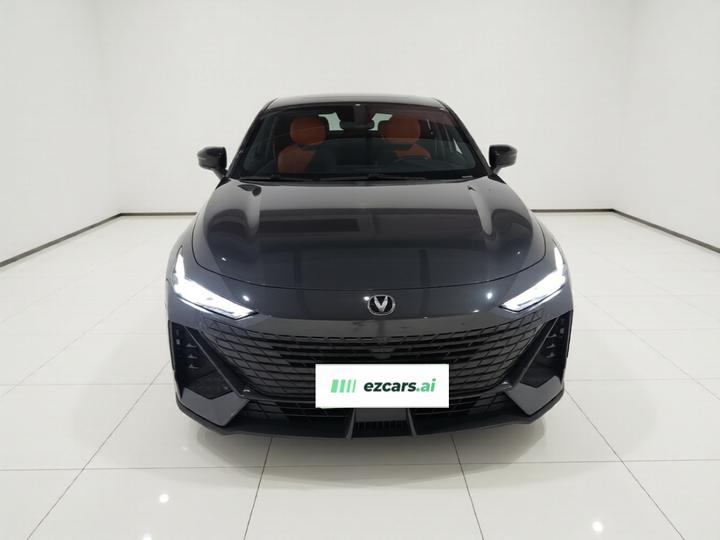 UNI-V 2022 1.5T Premium photo 2