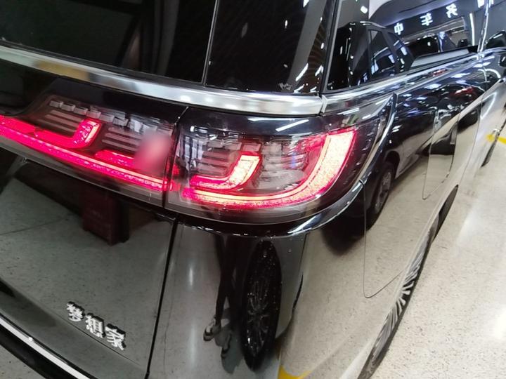 Voyah Dreamer 2025 PHEV AWD Premium photo 7