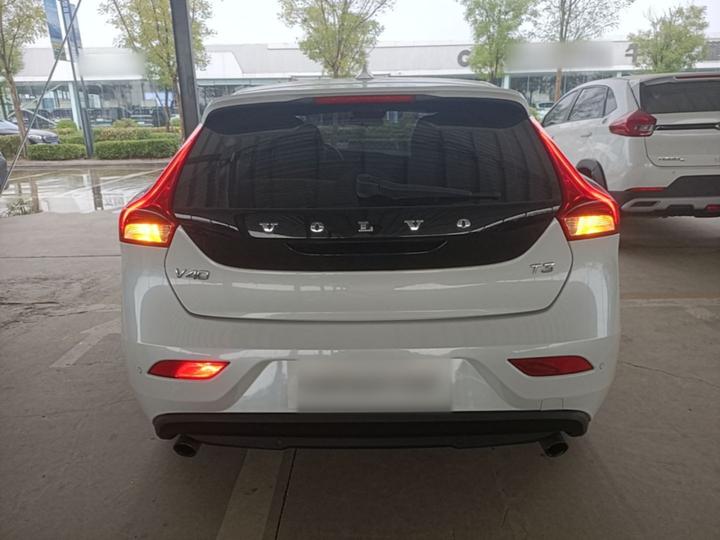 V40 2017 T3 photo 5