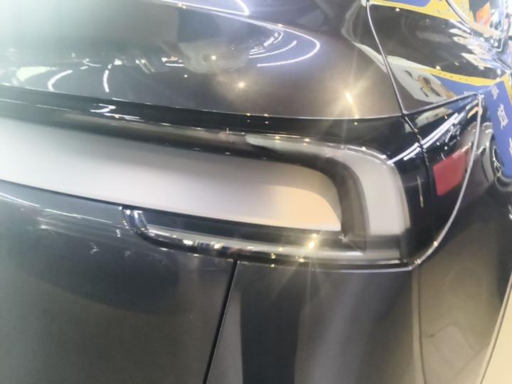 Model Y 2025 RWD photo 7