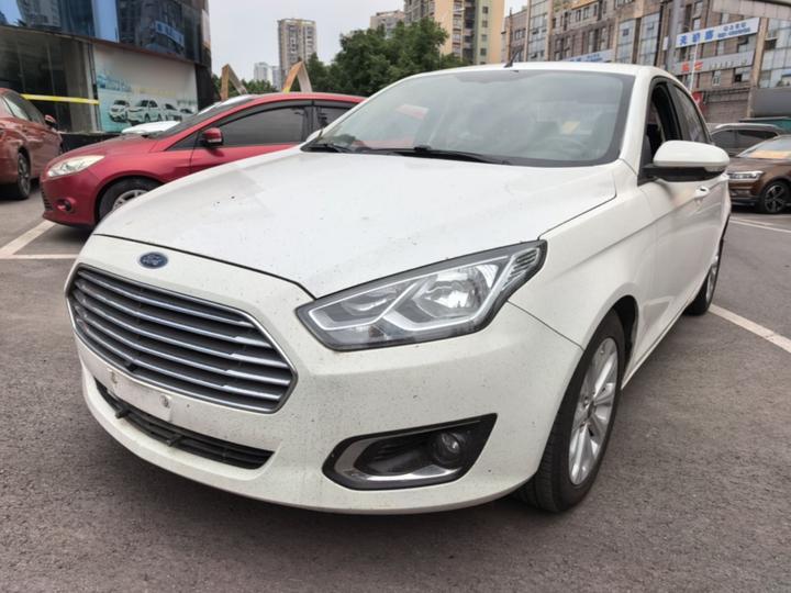 Escort 2015 1.5L MT Fashion