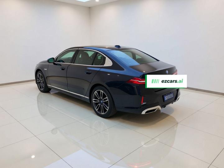 5 Series 2025 525Li M Sport Package photo 4