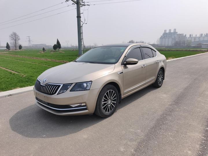 Octavia 2018 TSI230 DSG Luxury