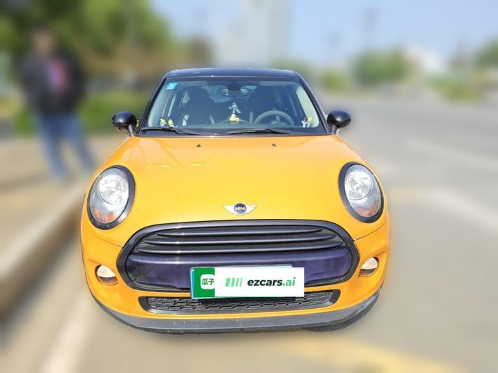 2016 1.5T COOPER 5-Door photo 2
