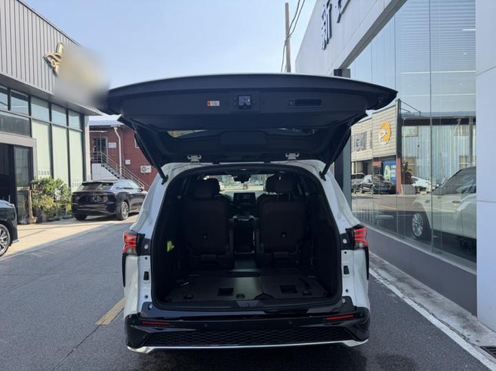 Granvia 2024 2.5L Hybrid Flagship ULTRA photo 8