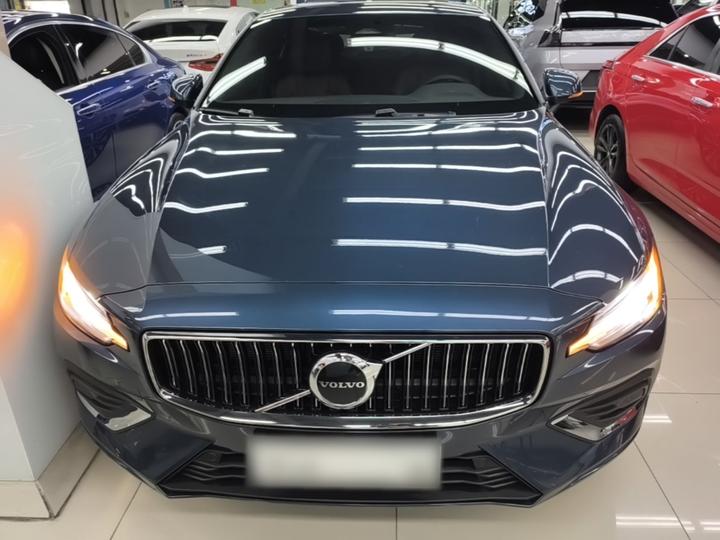 S60 2025 B4 Luxury photo 2