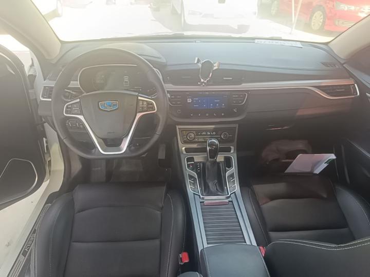Emgrand 2018 1.5L CVT photo 5