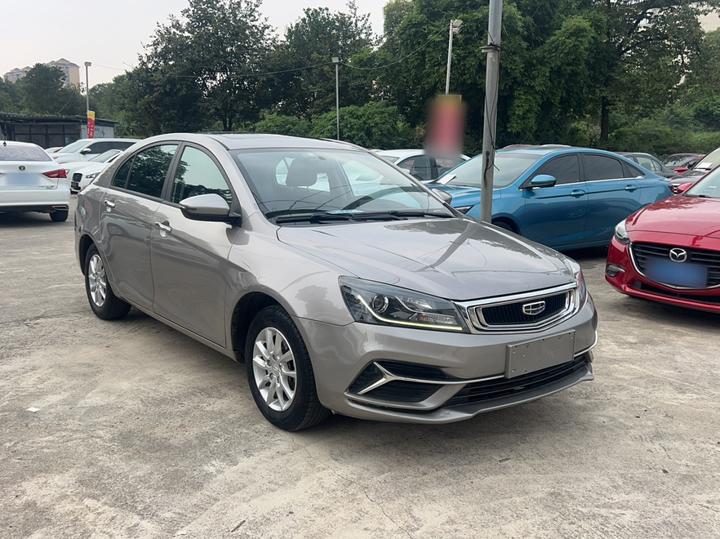 Emgrand 2020 1.5L CVT Luxury photo 4