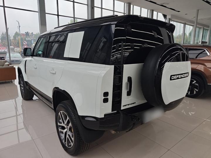 Defender 2025 110 3.0T P400 X-Dynamic HSE photo 4