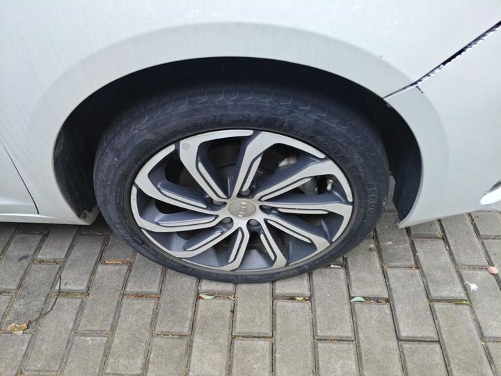 Emgrand GL 2020 1.4T CVT Premium photo 8