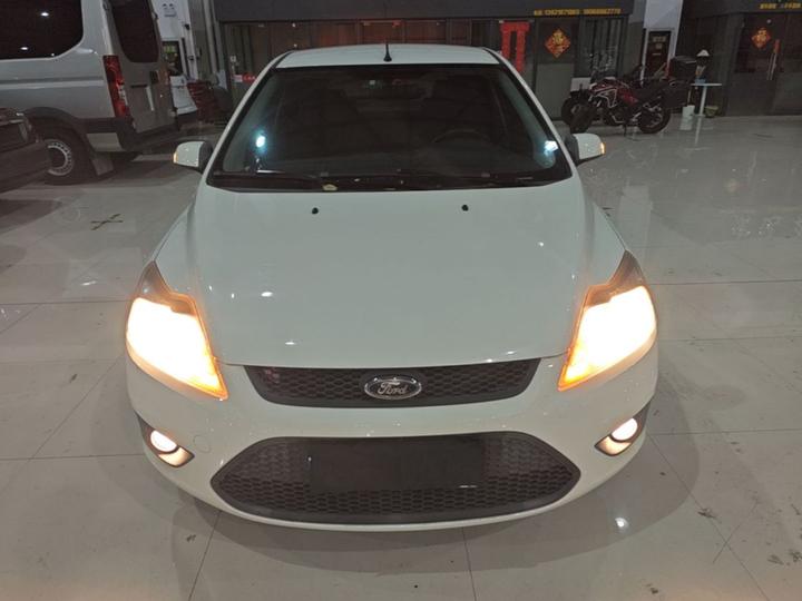 Focus 2013 Hatchback Classic 1.8L AT photo 2