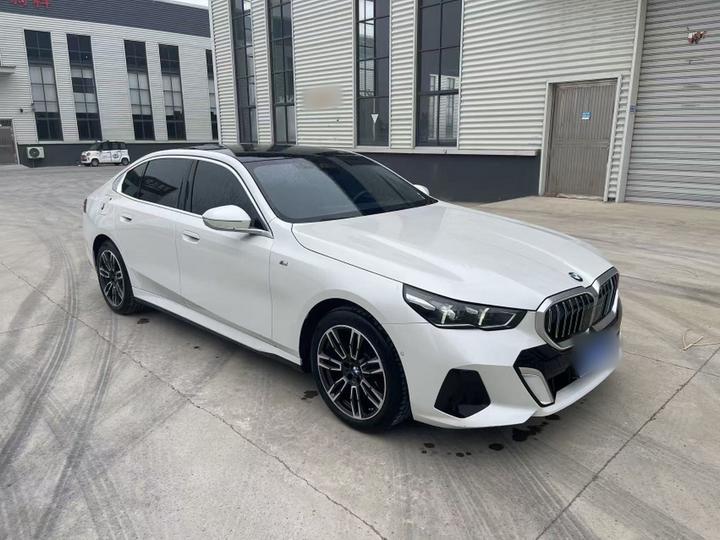 5 Series 2024 525Li M Sport Package photo 3