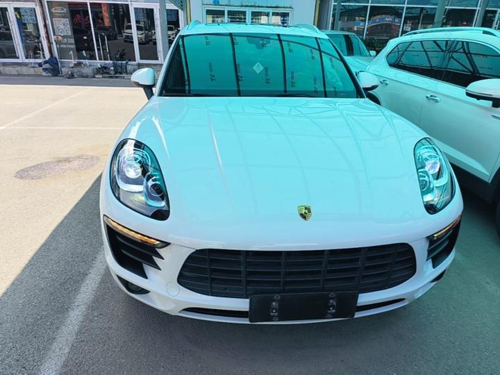 2017 Macan 2.0T photo 2