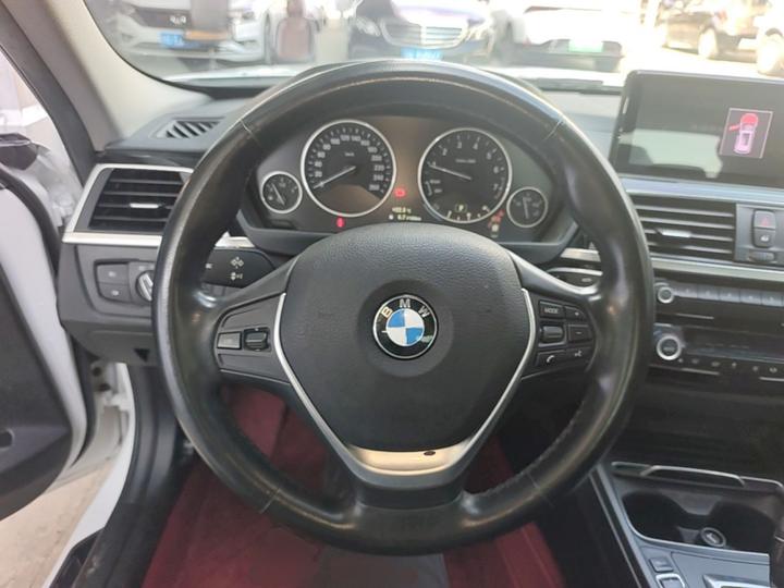 3 Series 2018 318i photo 6