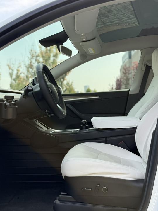 Model Y 2022 RWD photo 6