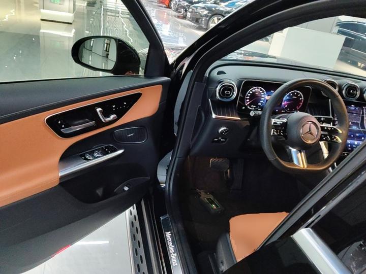 GLC 2023 Facelift GLC 300 L 4MATIC Dynamic 7-Seater photo 3