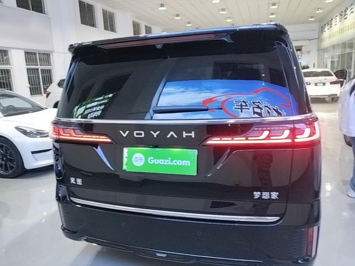 Voyah Dreamer 2025 PHEV AWD Flagship Qiankun photo 3