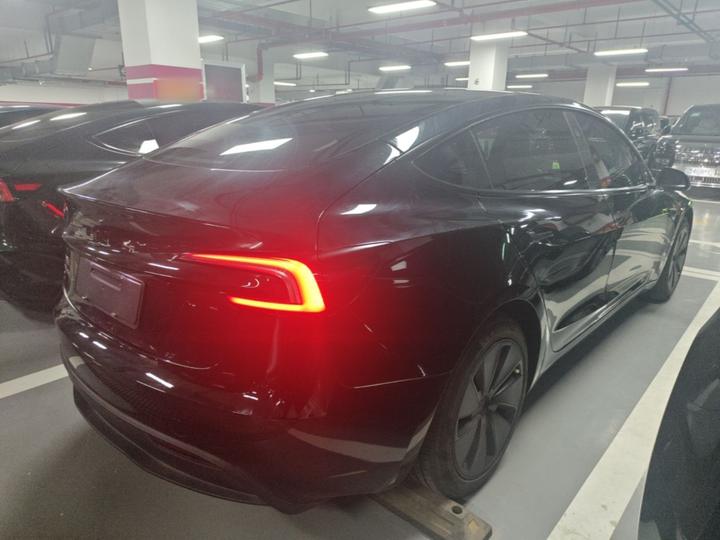 Model 3 2023 RWD photo 4