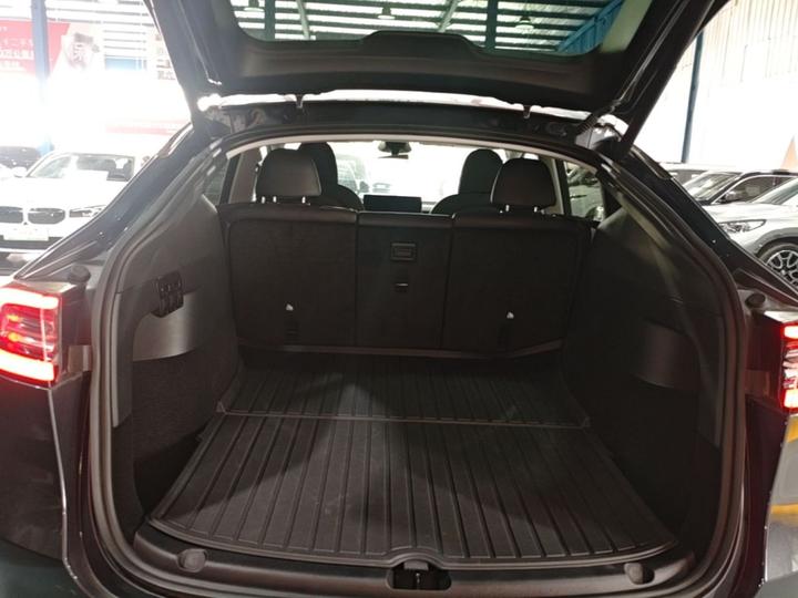 Model Y 2024 RWD photo 8