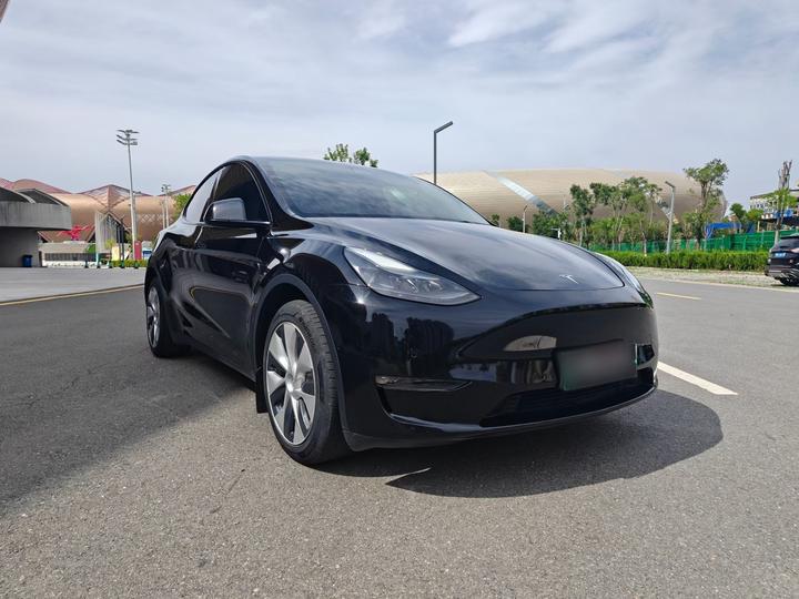 Model Y 2022 Long Range AWD photo 2