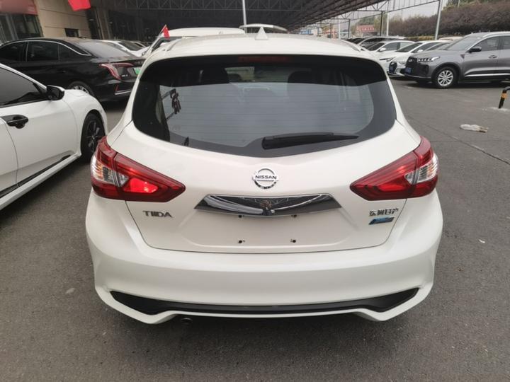 Tiida 2016 1.6L CVT Smart Premium photo 5