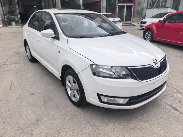 Rapid 2015 1.6L AT photo 4