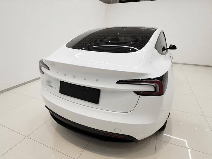 Model 3 2023 RWD photo 5