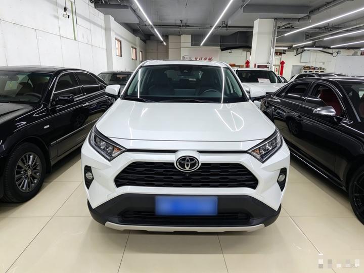 RAV4 2022 2.0L CVT RWD Plus photo 2