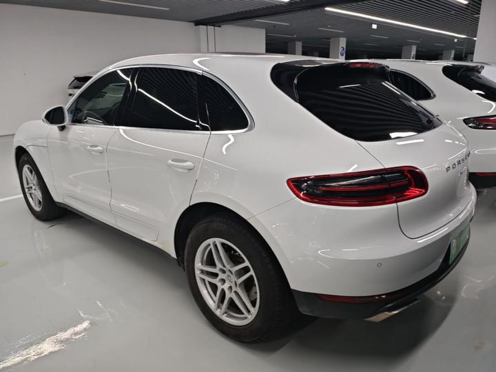 2017 Macan 2.0T photo 4