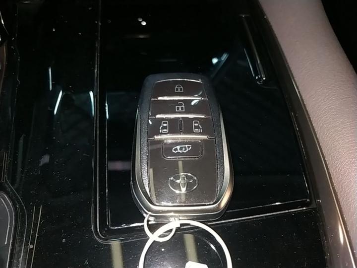 2024 Crown Hybrid 2.5L Supreme Executive photo 8