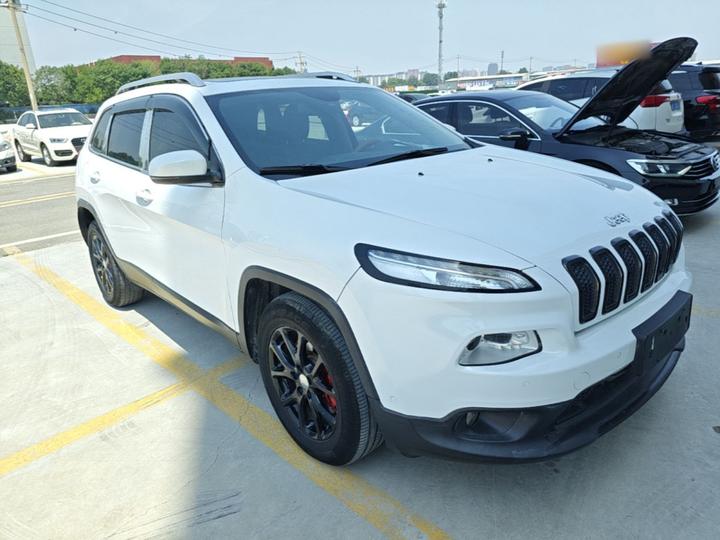 Cherokee 2016 2.4L Leading photo 3