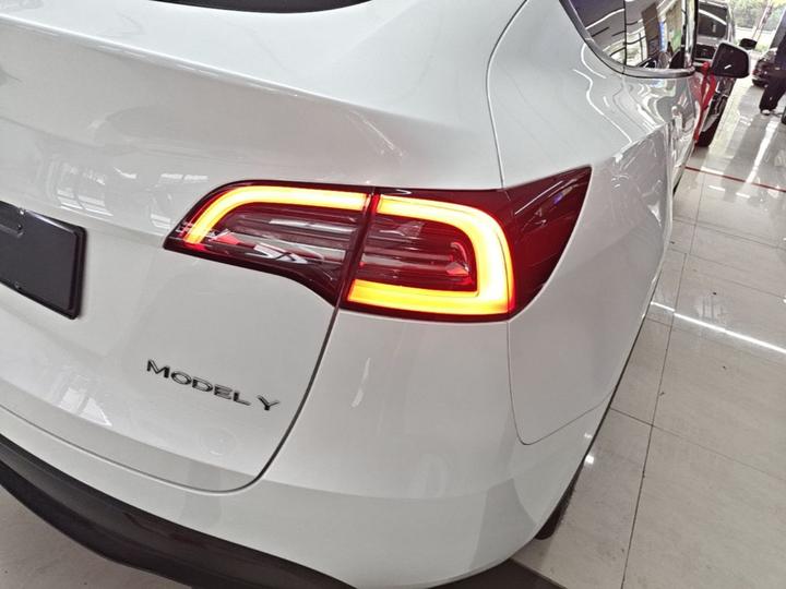 Model Y 2024 RWD photo 7