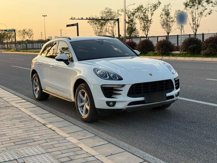 2017 Macan 2.0T photo 3