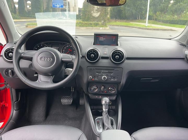 A1 2014 30 TFSI Sportback Tech photo 5