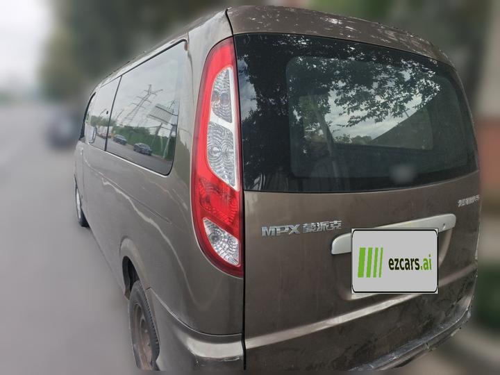 E 2017 2.0L Long Wheelbase 4Q20M photo 4