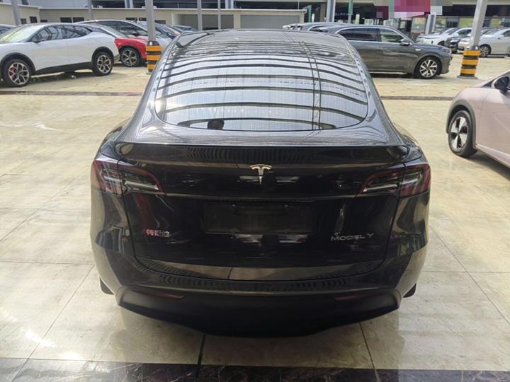 Model Y 2024 RWD photo 3