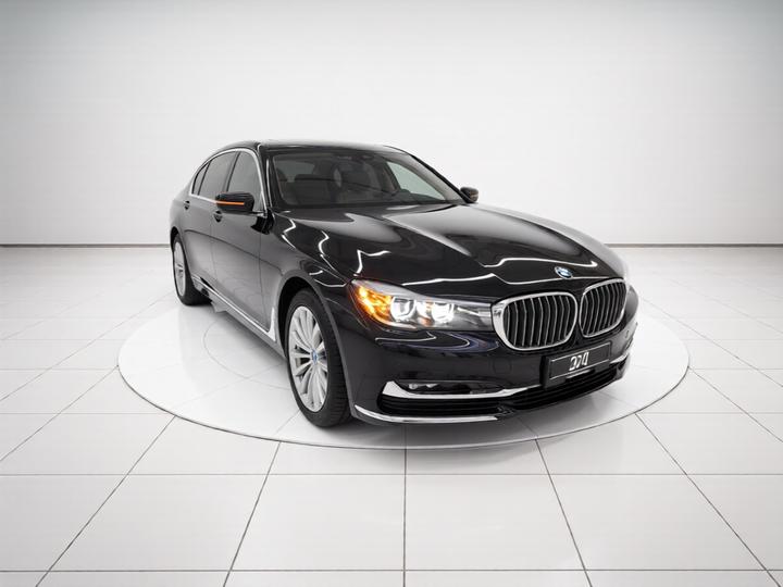 7 Series 2018 730Li Leading Excellence photo 3