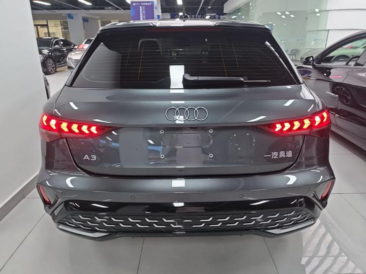 A3 2026 Sportback 35TFSI Flying Spur Exclusive photo 3