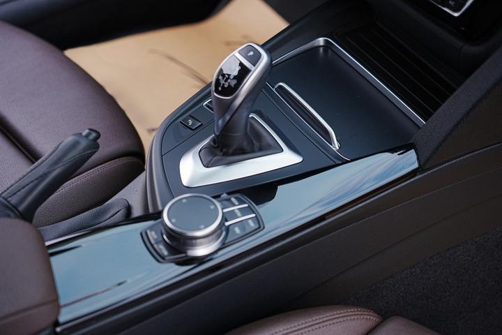 3 Series 2018 320Li Leading M Sport Package photo 5