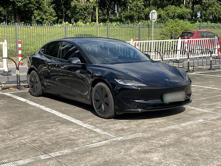 Model 3 2023 RWD photo 3